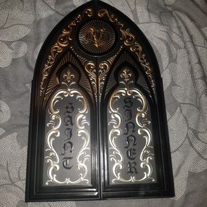 Kat Von D Saint Sinner palette